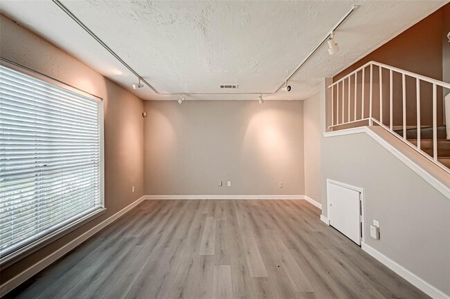 Building Photo - 17103 Blackhawk Blvd