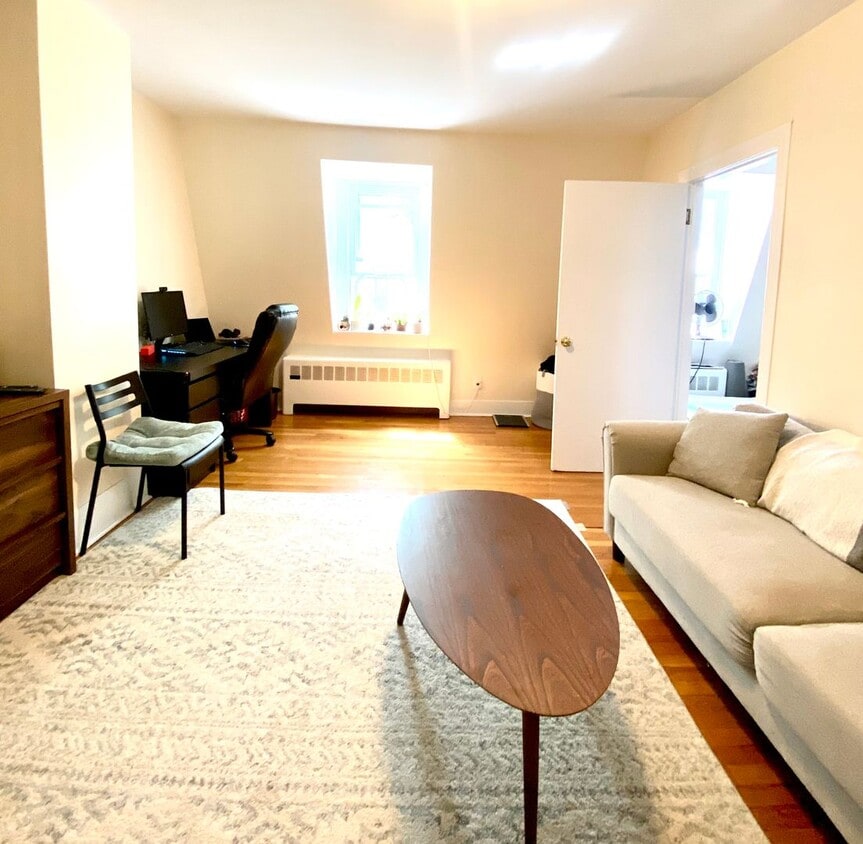 Primary Photo - 234 Lexington St