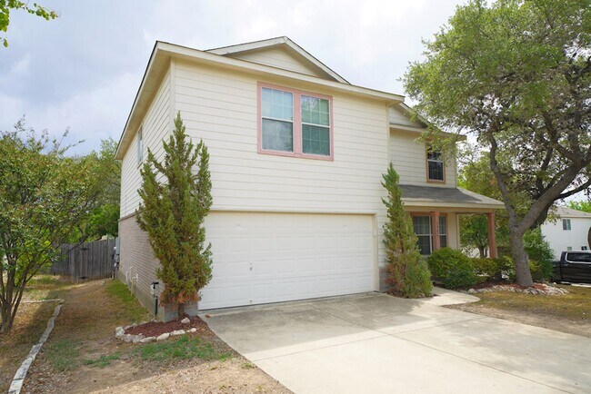 Building Photo - Lovely Oak Crest Rental Now Available!