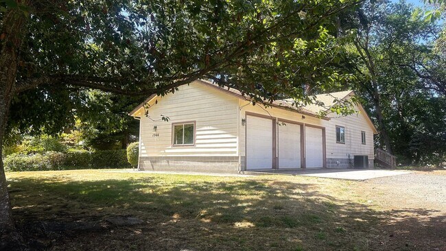 Building Photo - Beautiful River Views~3 Bedroom Home