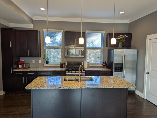 Foto del edificio - 529 Steel Gardens Blvd