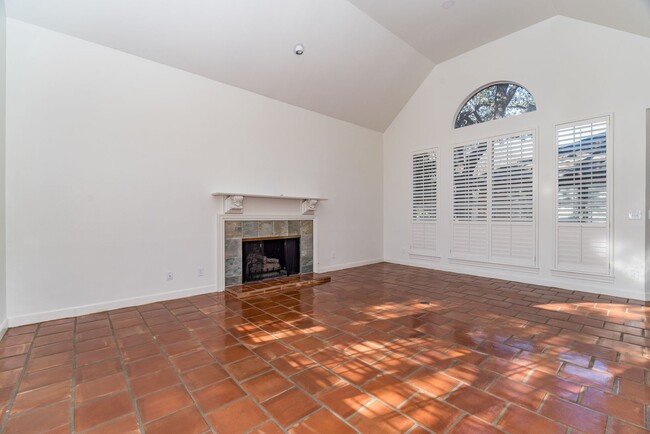 Building Photo - 3-BEDROOM IN LINCOLN HEIGHTS, ALAMO HEIGHT...