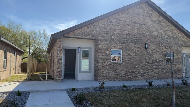 Building Photo - 3604 Paola St