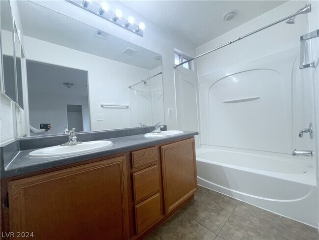 Building Photo - 1844 N Luna Alegre St