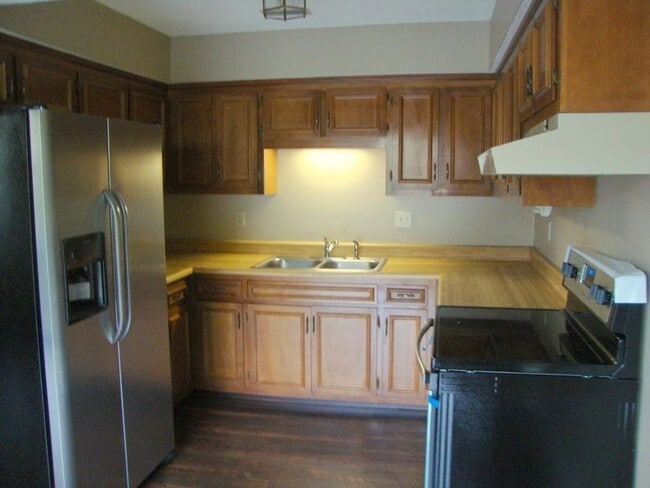 Building Photo - 5759 Brentwood Trace