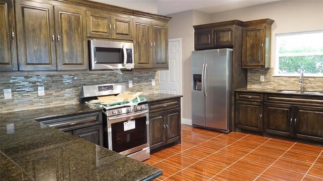 Foto del edificio - 5303 Pine Cliff Dr