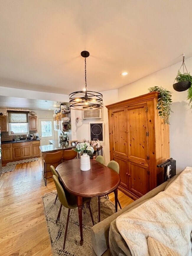 Building Photo - Charming 3 bedroom South Philly  Great Loc...
