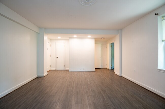 Building Photo - 3051 Idaho Ave NW