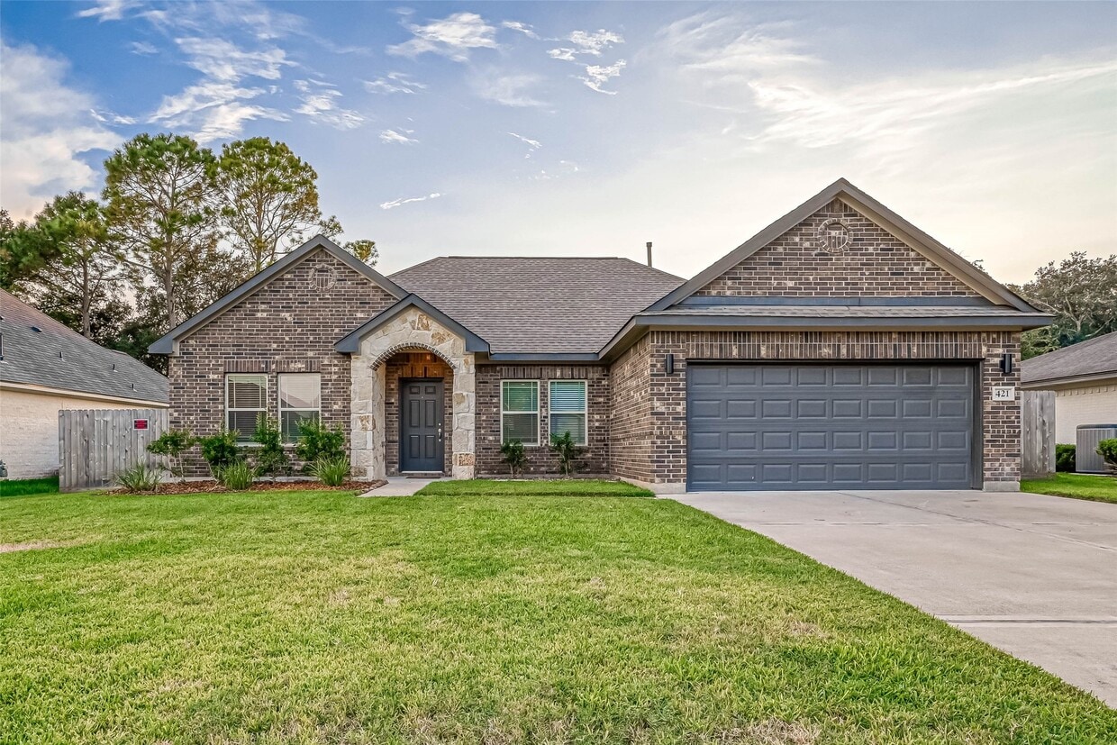 Foto principal - 421 N Amherst Dr