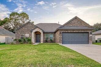 Building Photo - 421 N Amherst Dr