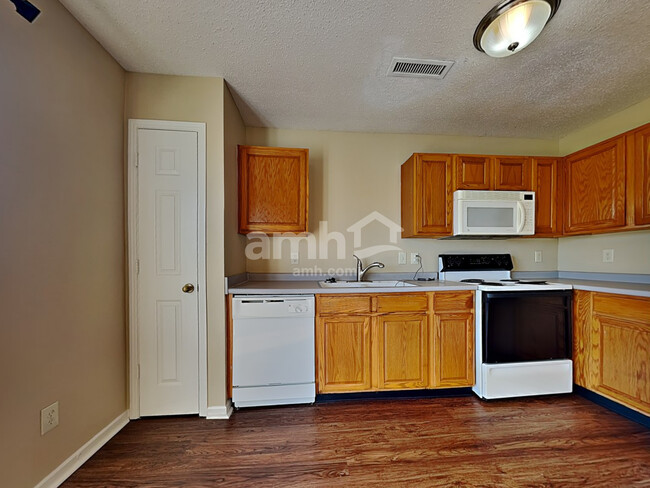 Foto del edificio - 15055 Fawn Hollow Ln