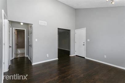 Building Photo - 2 br, 1 bath 4plex - 1229 West Hayward Ave...