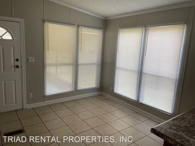 Building Photo - 4 br, 2 bath House - 5731 JACKSON CREEK RD