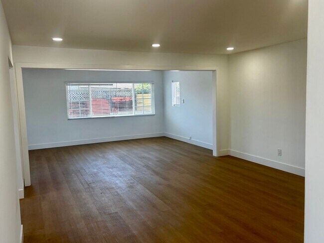 Building Photo - Newly Renovated 3 Bed/1 Bath- Allied Gardens