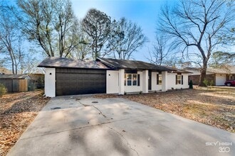 Building Photo - 2806 W Highland Dr