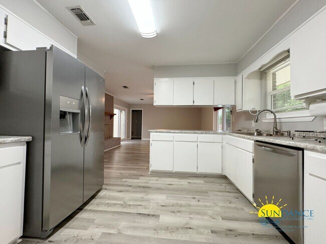 Foto del edificio - Stunning 4 Bedroom Overbrook Home with a S...