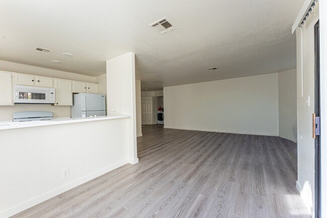 Building Photo - 5064 S Rainbow Blvd