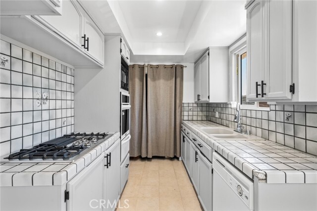Building Photo - 1125 W 22nd St