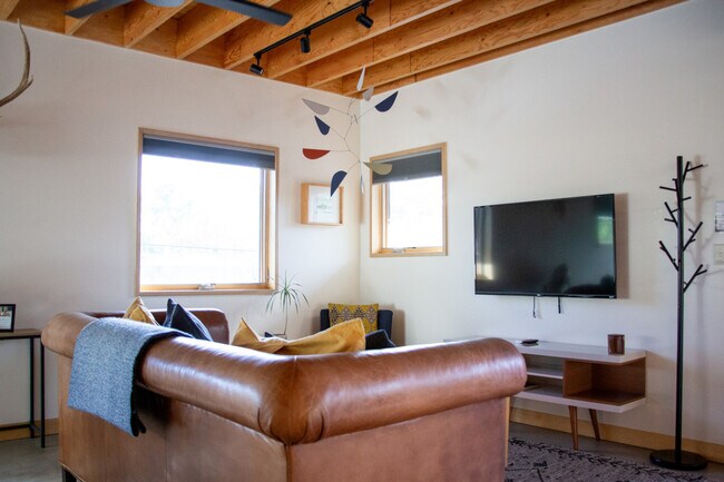 Foto del edificio - 602 N Willson Ave