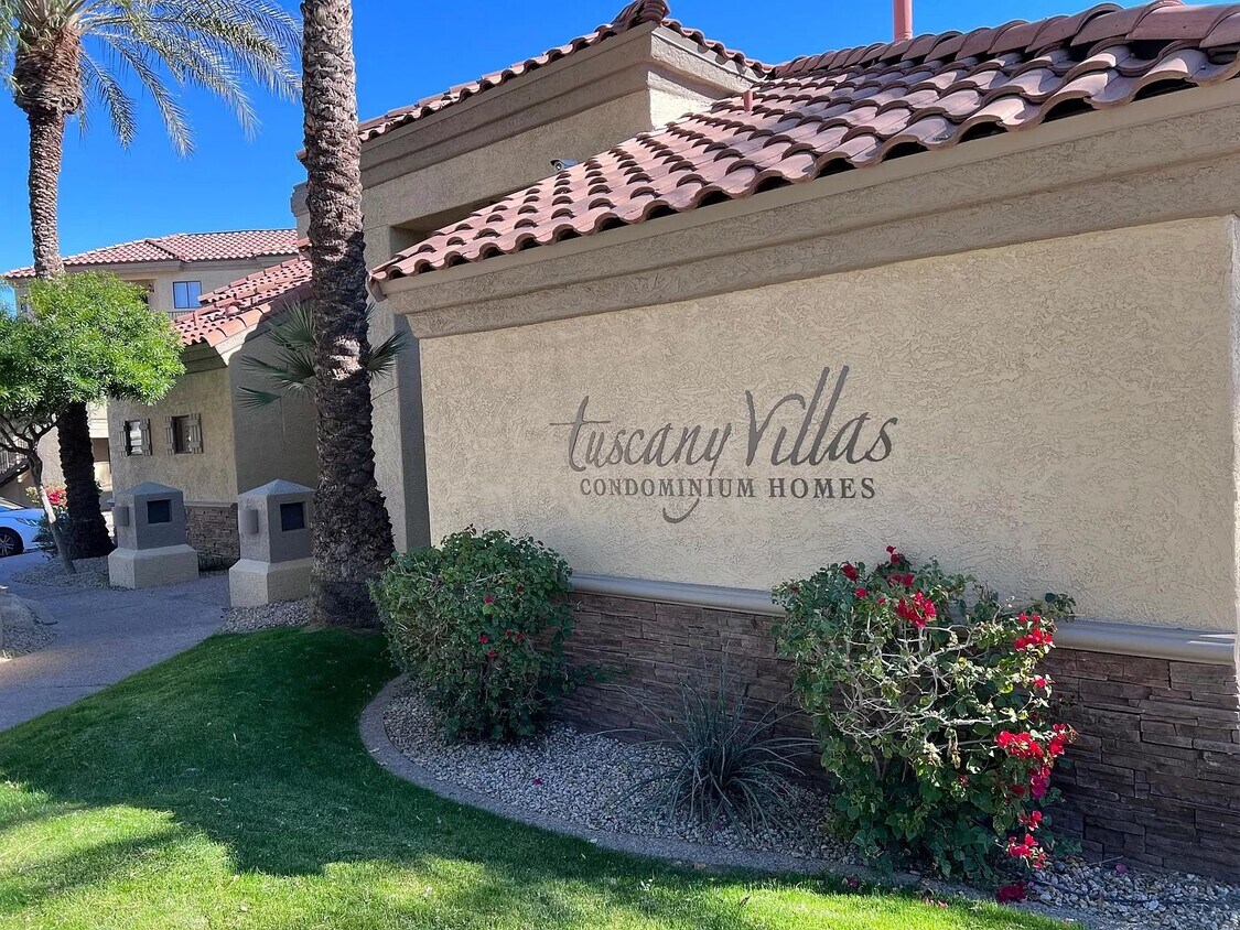 Complex Entry - 4925 E DESERT COVE Ave