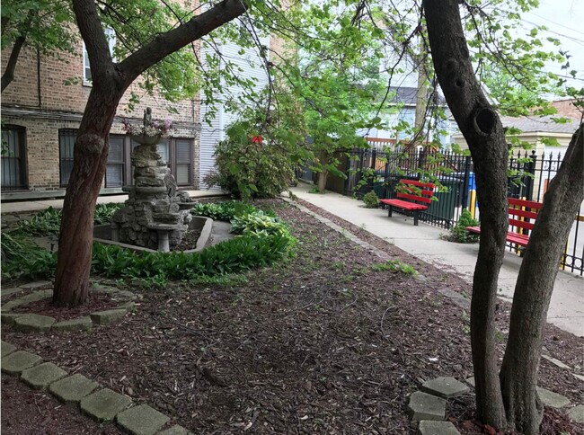 Foto del edificio - 3076 N Elston Ave