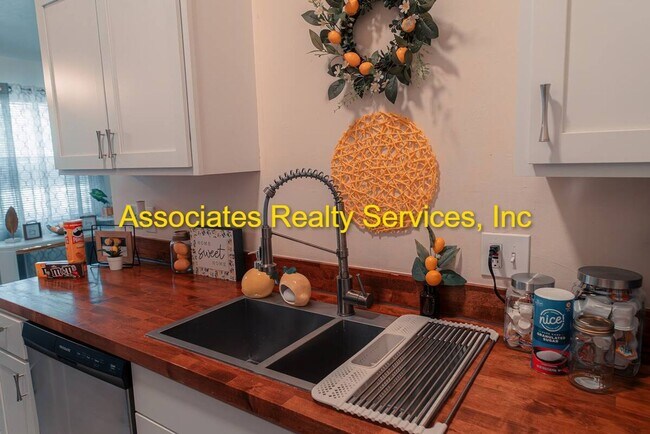 Foto del edificio - Beautifully furnished  2-Bedroom Duplex – ...