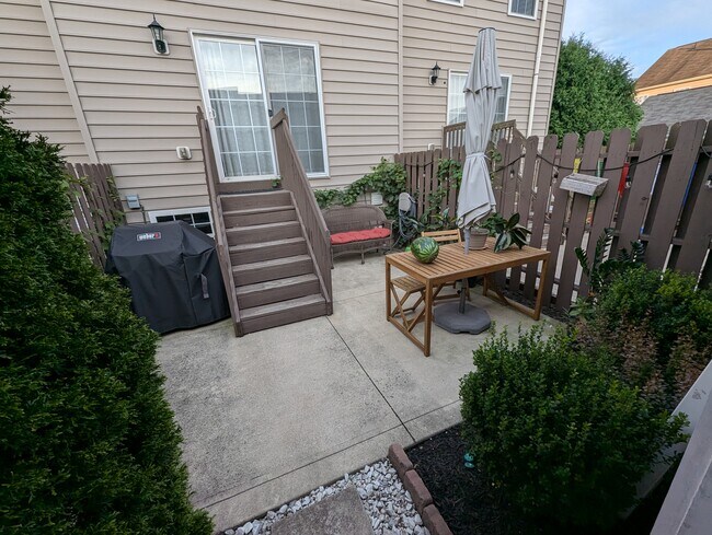 Building Photo - 3801 Dowitcher Ln