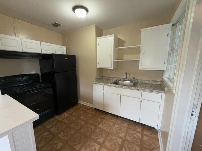 Foto del edificio - 4841 Louisa Terrace