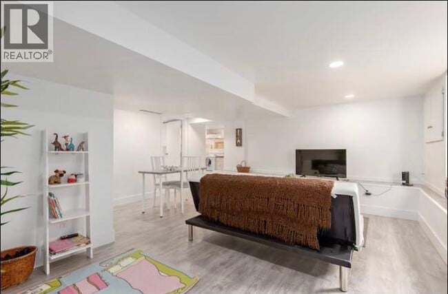 Building Photo - 1541 Maple St