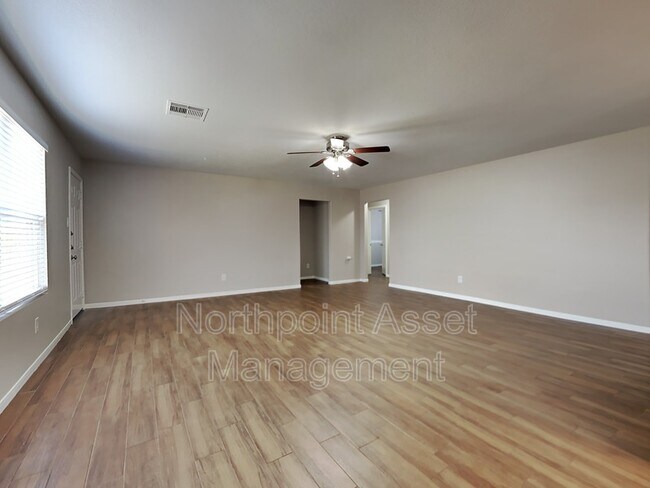 Foto del edificio - 2115 Juniper Dale Dr