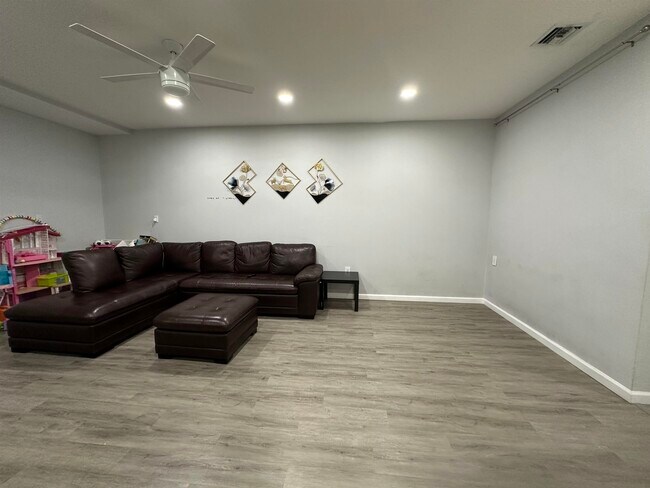 Foto del edificio - 75 Liberty Ave