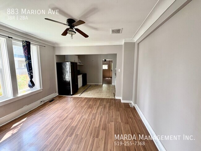 Photo du bâtiment - CHARMING 3 BED/2 BATH TOWNHOUSE - WALKERVILLE PLUS HYDRO & GAS!