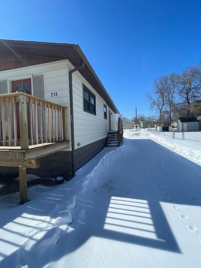 Building Photo - House- NW