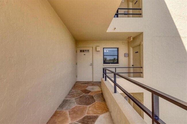 Foto del edificio - 8776 Midnight Pass Rd