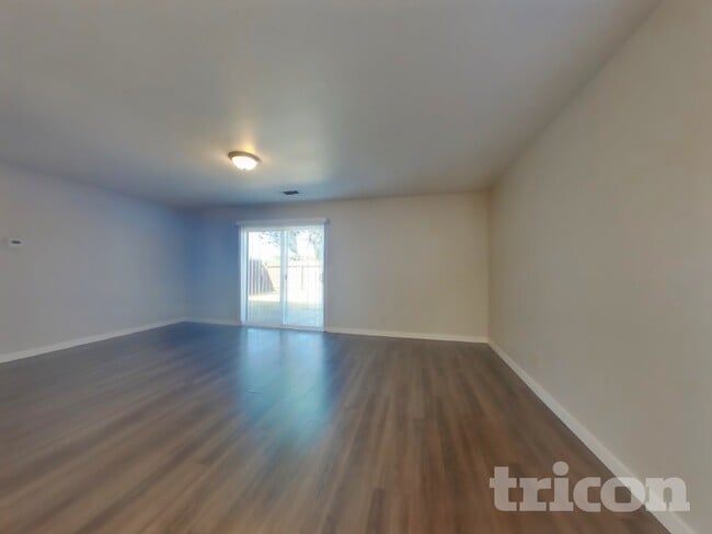 Building Photo - 1630 E Lake Ct