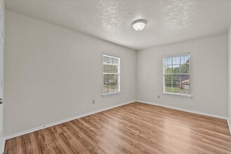 Building Photo - 430 Redway Ln