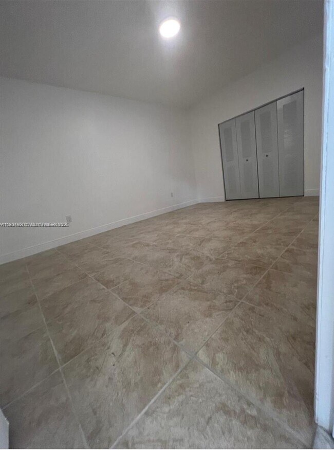 Foto del edificio - 1621 NW 118th St