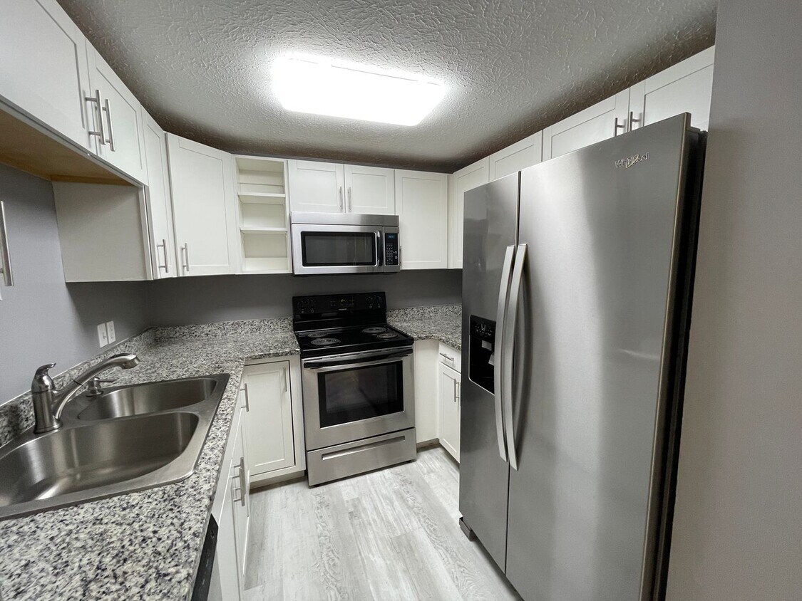 Primary Photo - 816 Bradley Cir