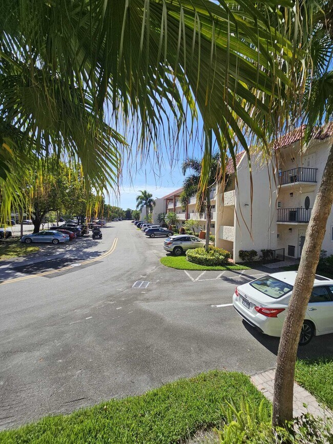 Foto del edificio - 671 S Hollybrook Dr