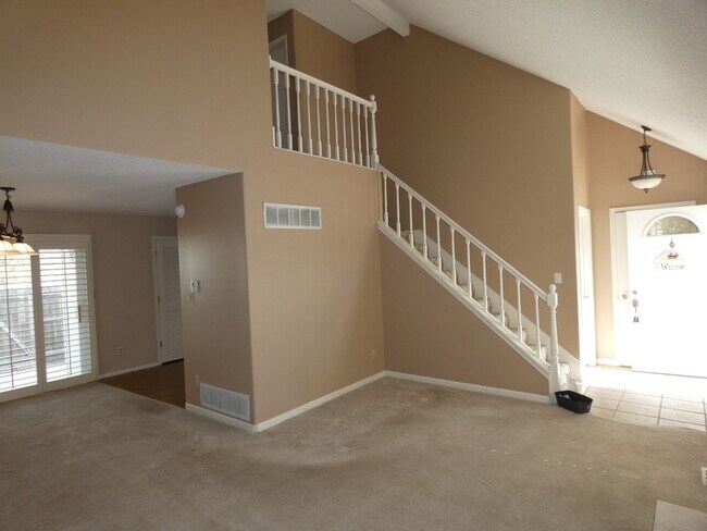 Building Photo - Great location 6210 NW 82nd Ter- Great Tow...