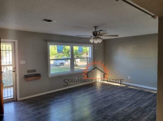 Foto del edificio - Nicely updated 2 bedroom 1 bathroom home.