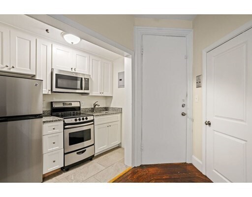 Building Photo - 284 Marlborough St