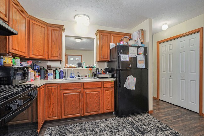 Foto del edificio - AVAILABLE IN NOVEMBER! 3 Bedroom, 1.5 Bath...