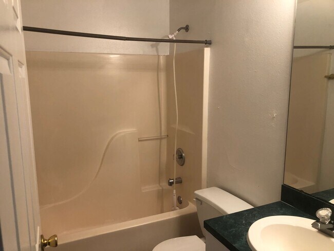 Building Photo - 3/2/2 Close to shopping and 415.  Open hou...