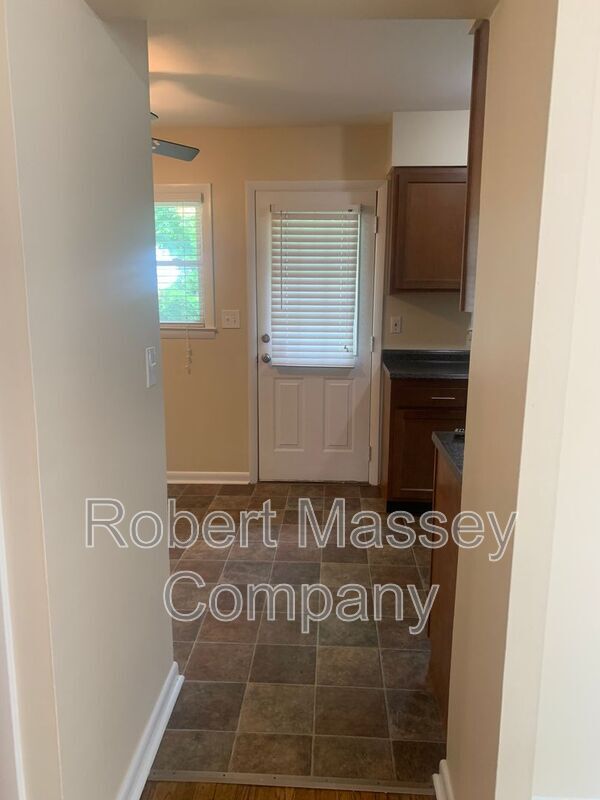 Foto del edificio - 2611 Gardiner Ln