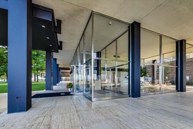 Building Photo - 880 N Lake Shore Dr