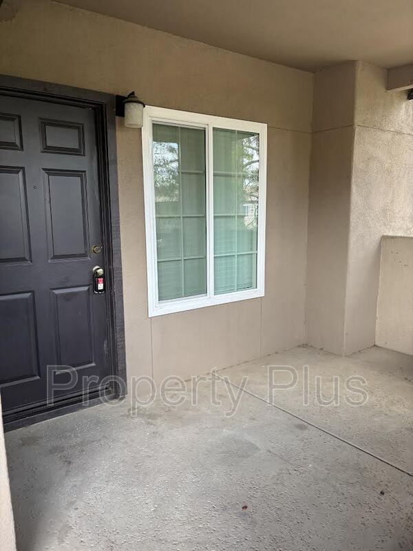 Foto del edificio - 9450 E Becker Ln