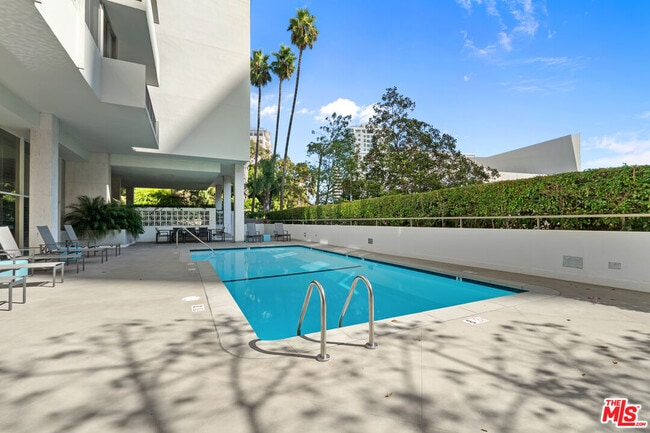 Building Photo - 10433 Wilshire Blvd