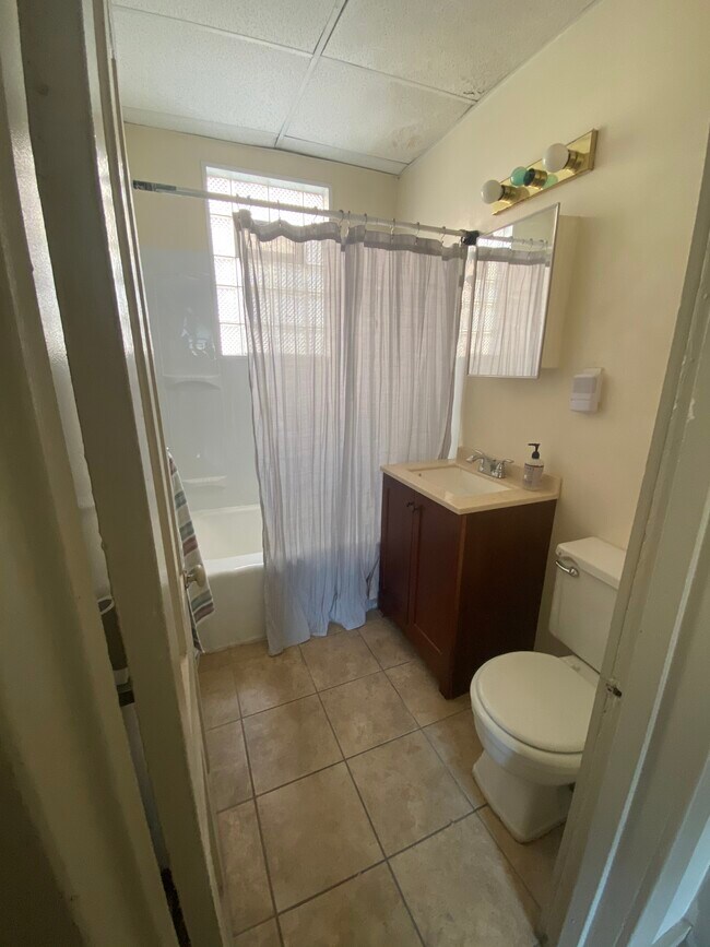 Foto del edificio - 1759 N Arlington Pl