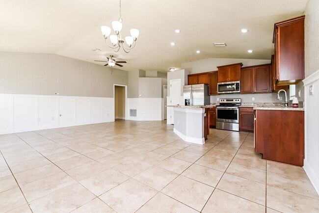 Building Photo - 14514 Dunrobin Dr